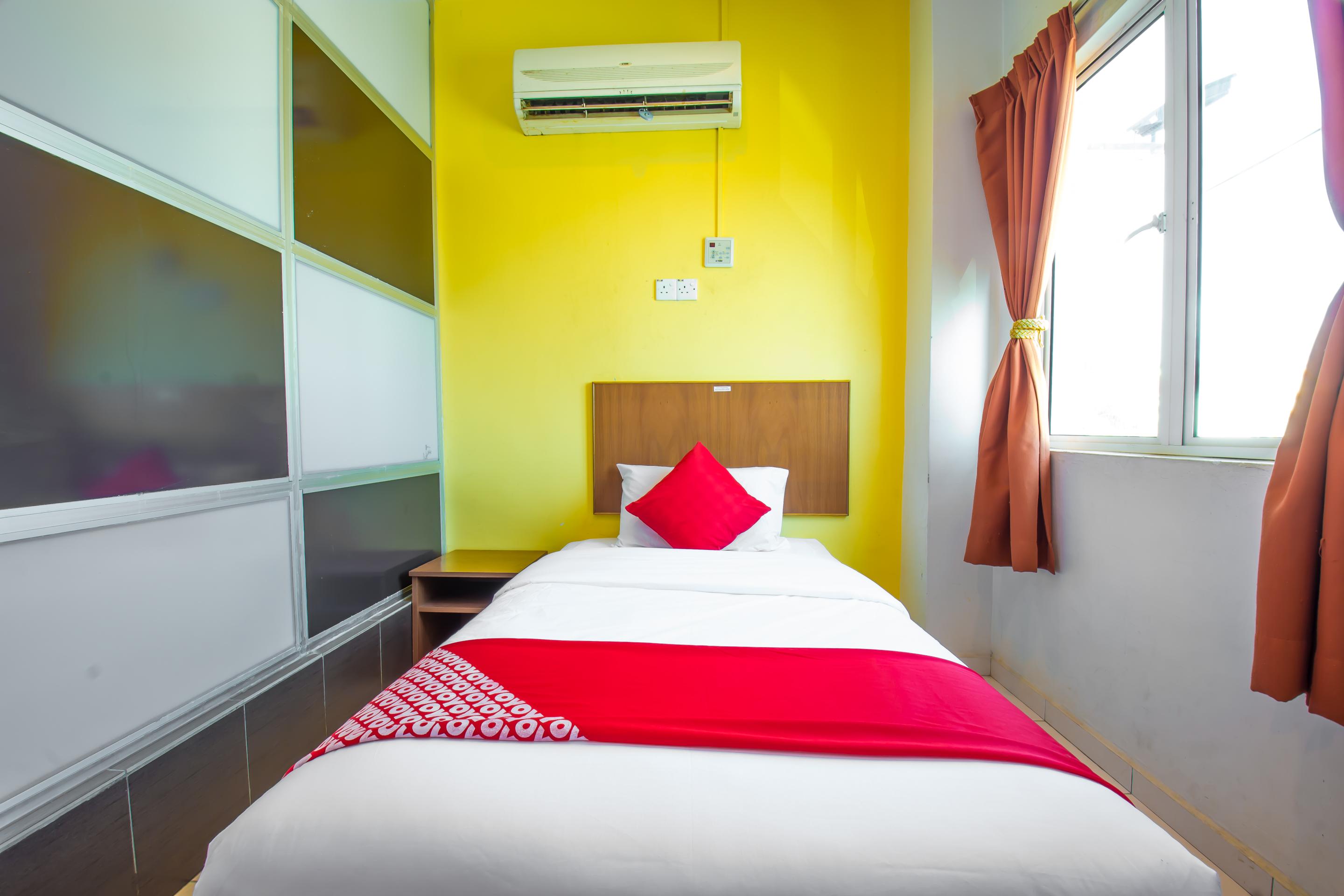 Oyo 582 Hotel Walk Inn Kampong Pasir Puteh  Exterior photo