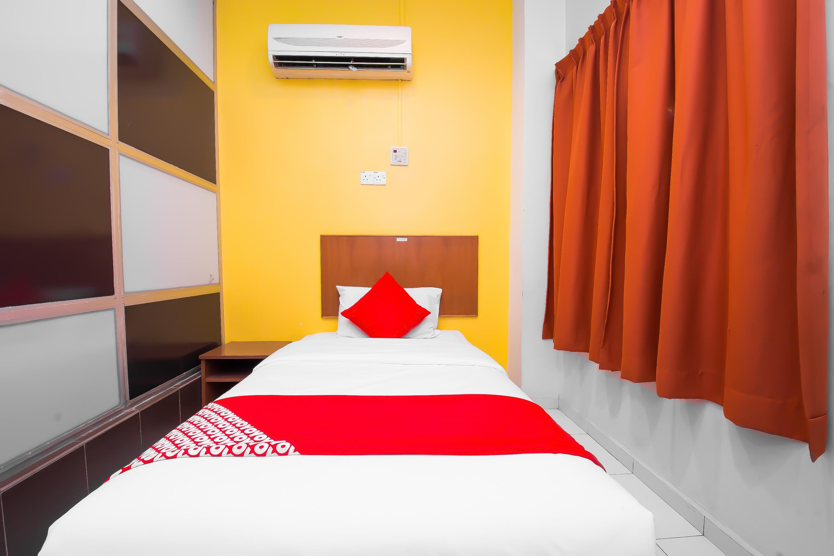 Oyo 582 Hotel Walk Inn Kampong Pasir Puteh  Exterior photo