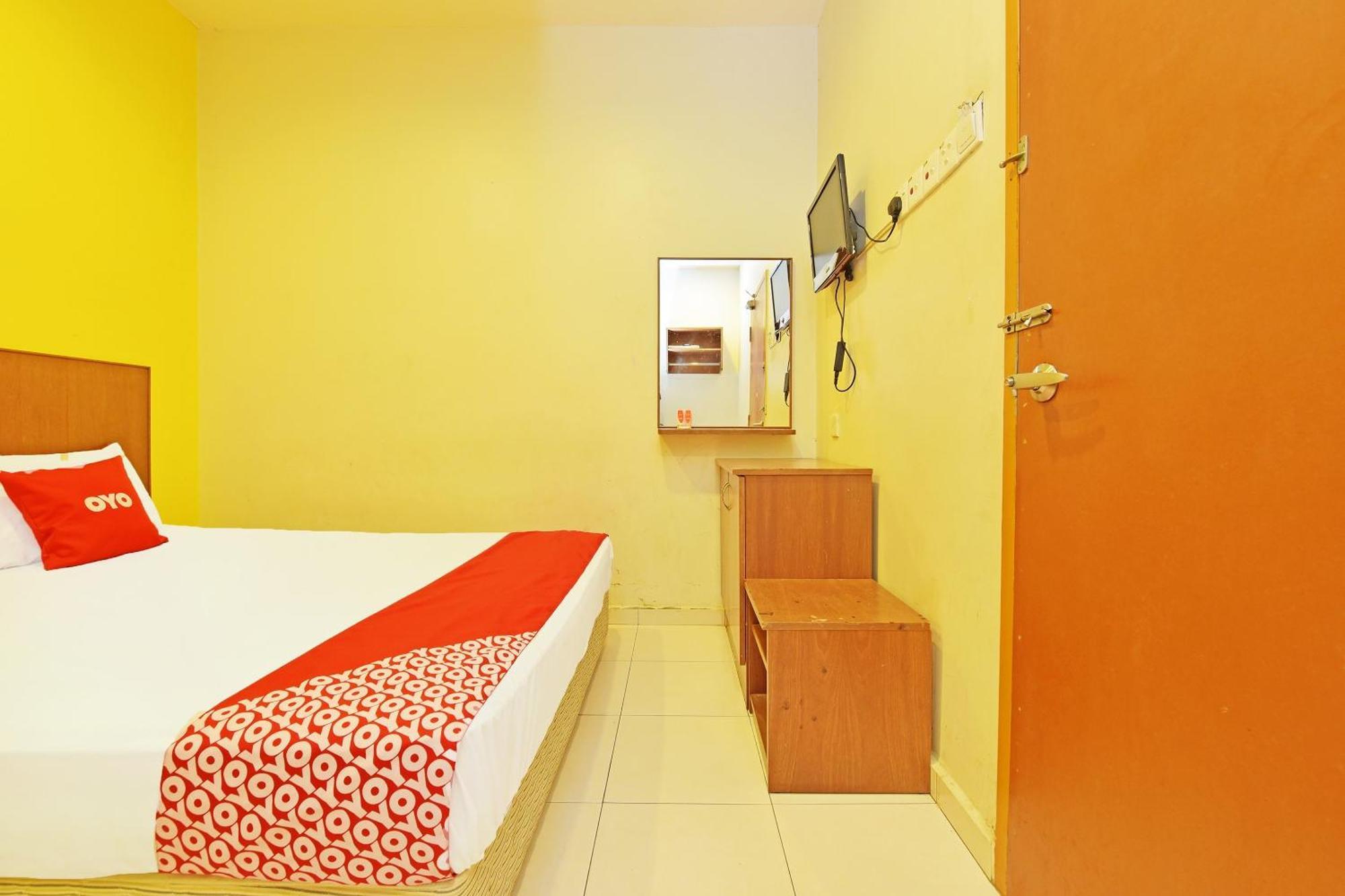 Oyo 582 Hotel Walk Inn Kampong Pasir Puteh  Exterior photo