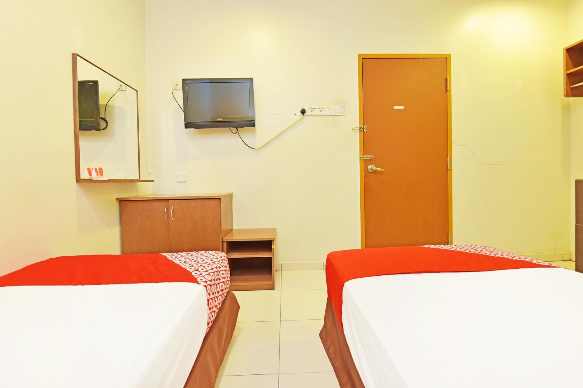 Oyo 582 Hotel Walk Inn Kampong Pasir Puteh  Exterior photo