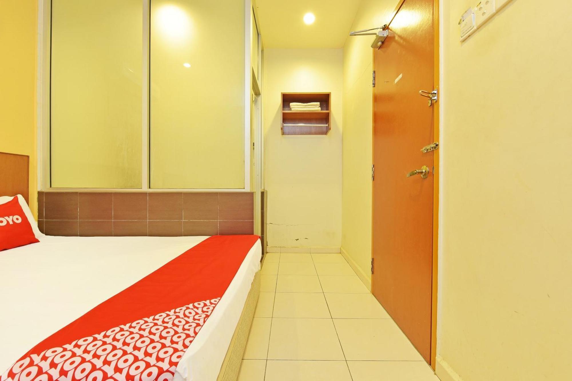Oyo 582 Hotel Walk Inn Kampong Pasir Puteh  Exterior photo