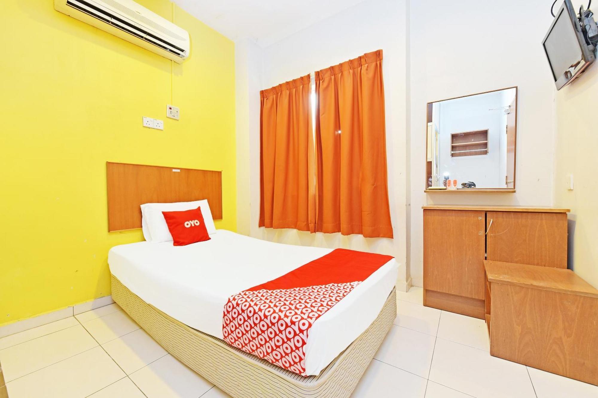 Oyo 582 Hotel Walk Inn Kampong Pasir Puteh  Exterior photo