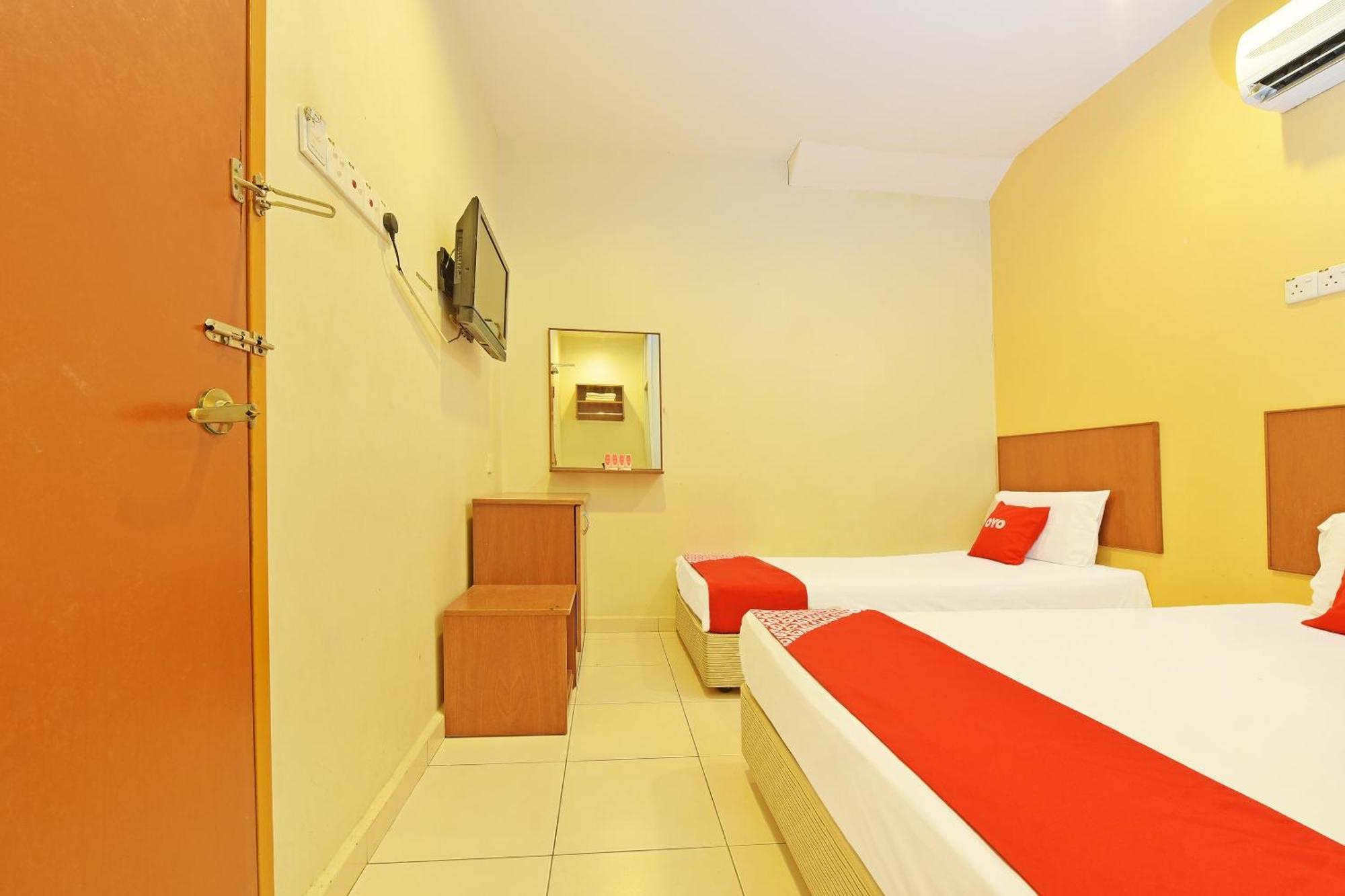 Oyo 582 Hotel Walk Inn Kampong Pasir Puteh  Exterior photo