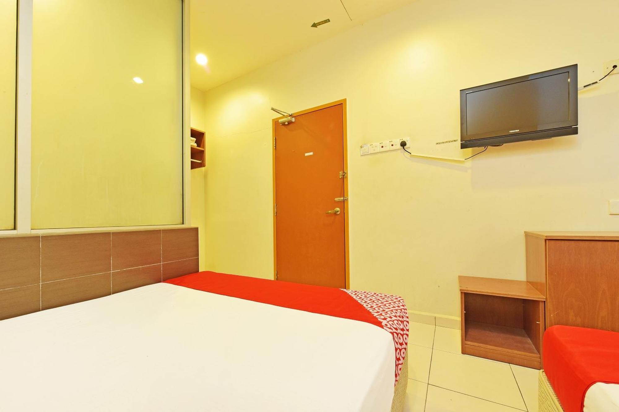 Oyo 582 Hotel Walk Inn Kampong Pasir Puteh  Exterior photo
