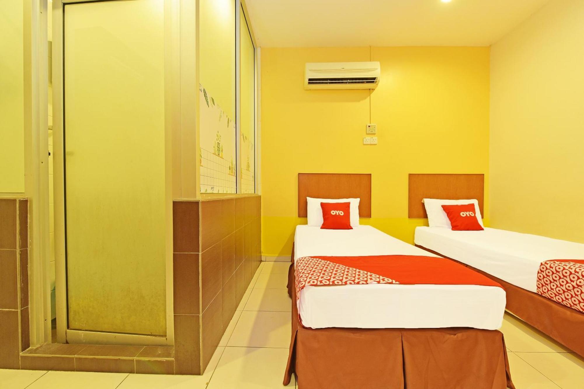 Oyo 582 Hotel Walk Inn Kampong Pasir Puteh  Exterior photo