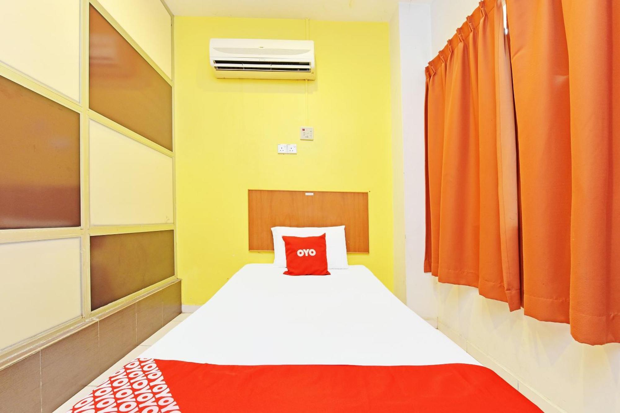 Oyo 582 Hotel Walk Inn Kampong Pasir Puteh  Exterior photo