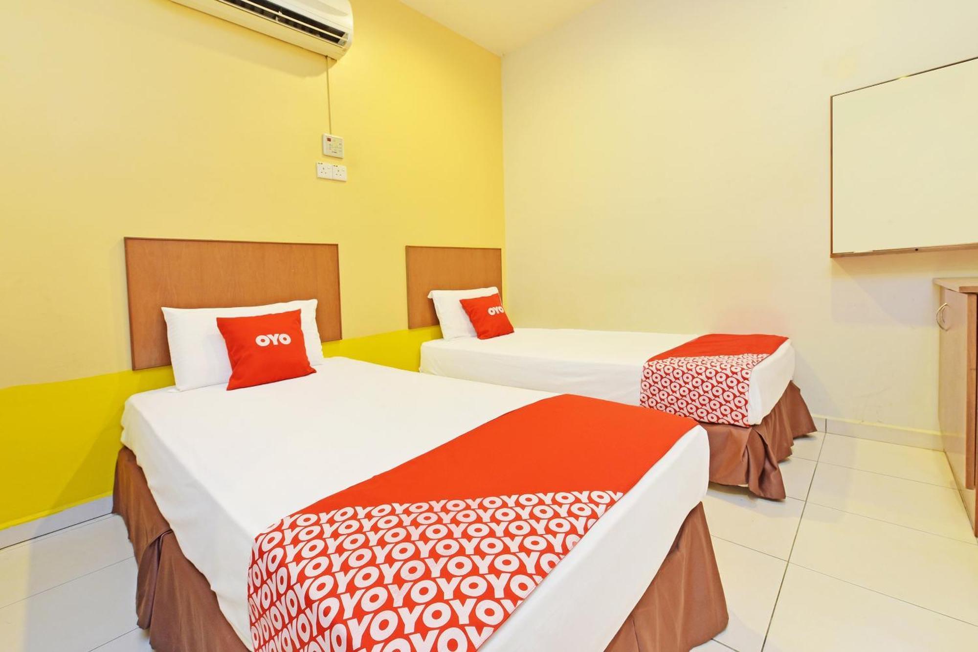 Oyo 582 Hotel Walk Inn Kampong Pasir Puteh  Exterior photo